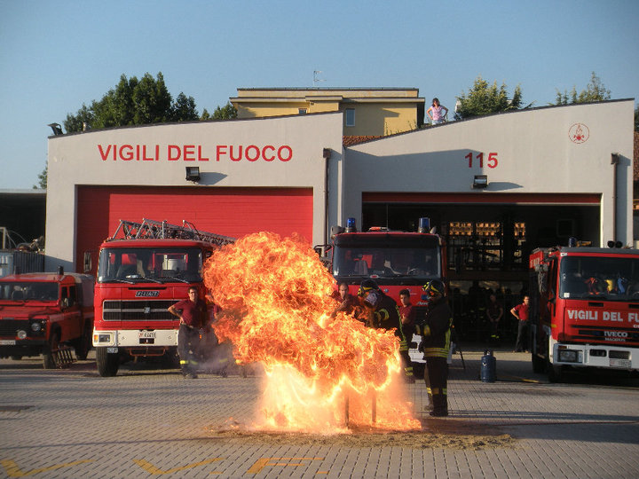 60127_1646224239588_1356370801_1777859_3185504_n